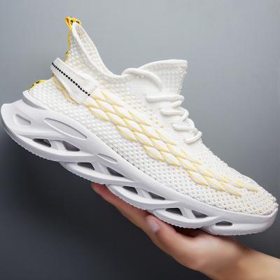 China Breathable sports fashion breathable shoes Korean tide light men's version to shoes popular men's sports shoes for sale