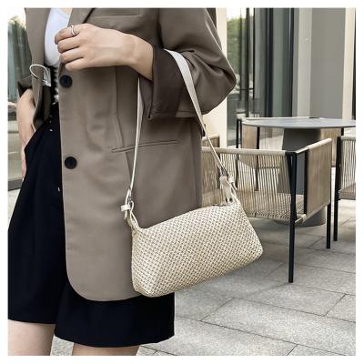 China Fashion new Korean fashion summer the shoulder bag only for the armpit woven clip women's handbags wholesale Straw Bags 2022 for sale