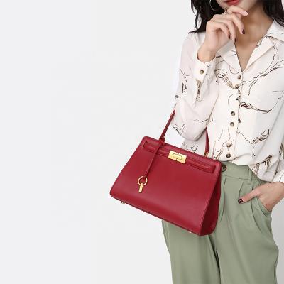 China Good Quality Lady Bag Fashion Texture Messenger Bag Women Designer Portable Shoulder and Handbag for sale