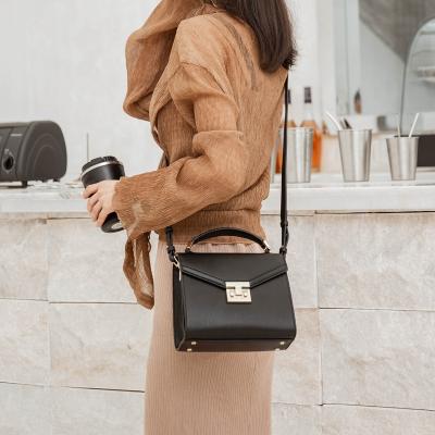 China High Quality GENUINE LEATHER Genuine Leather Messenger Bag Lady Bag Pure Color Lock Handbag Elegant Women for sale