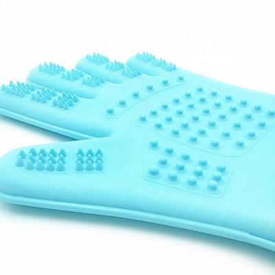 China Wefocus New Design Sustainable Hot Selling Eco-friendly Rubber Silicone 2 in 1 Cat Dog Pet Grooming Glove for sale