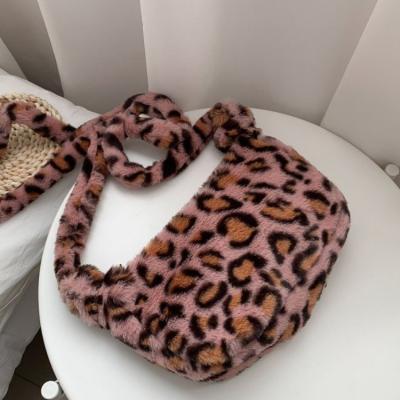 China Fashion Women Leopard Print Clutch Purse Tote Bag Women Winter Faux Fur Plush Faux Fur Shoulder Bag for sale