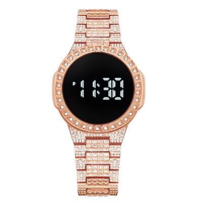 China Iced out 8475 day/date to watch 2021 luxury bling digital watches with diamond women quartz watches for sale