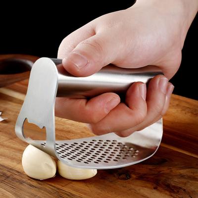 China Sustainable Stainless Steel Garlic Press Kitchen Utensils Hand Rocker Garlic Press Multifunctional Garlic Mincer Grinder for sale