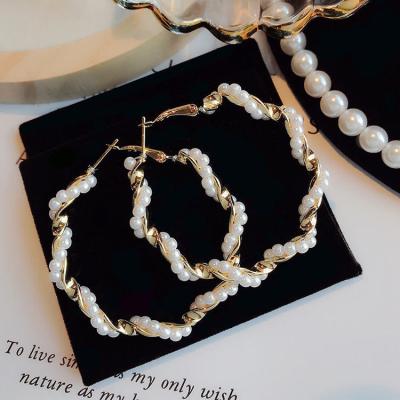 China Cheap Price Gold Fashion Big Circle Pearl Twist Earrings Wholesale FASHIONABLE Women's Earrings for sale