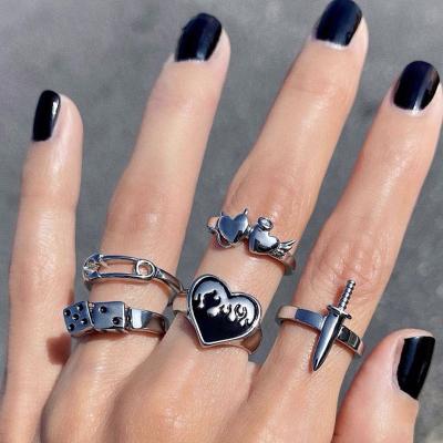 China Vintage Ring Set Metal Heart Paper Cut Fingers Accessories Women 5-Piece Ring Set Jewelry For All for sale