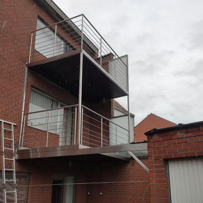 China Durable Modern Decoration 304 Steel Metal Railing 316 Rail Balcony Railing Design for sale