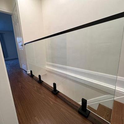 China Durable Frameless Spit Glass Balustrade Railing Steel Handrail Design for sale