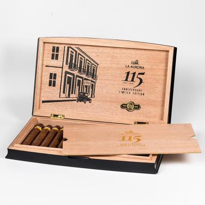 China Storge Cigar 17 Years Display High Quality Humidor Factory Customized Cigar for sale