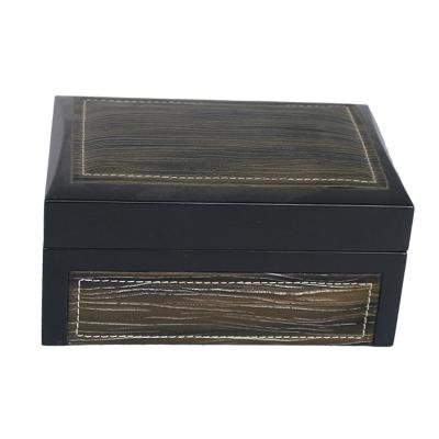 China Watch Package Factory Custom High Glossy Lacquer Wooden Watch Box With PU Leather Pillow for sale