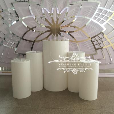 China Wedding Event Party Wedding Decoration Acrylic Flower Display White Round Pedestal for sale