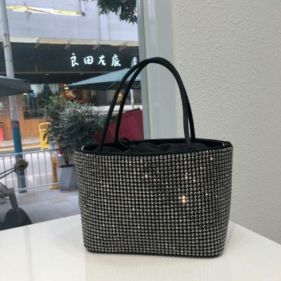 China Fashion and bling large capacity rhinestone handbag for women 2021 fashion shiny design shopping handbag with metal chain strap for sale