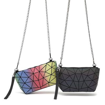 China Lady Logo Custom Reflective Holographic Hardware Chain Cross - Body Geometric Bag Bright Makeup Bag In Stock for sale