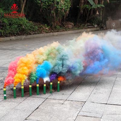 Cina Pacchetto tenuto in mano dell'OEM della bomba fumogena variopinta dell'arcobaleno di 2 minuti in vendita