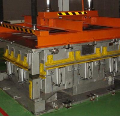 China High Pressure Precise Aluminum Mold Making Machine For Automotive Interior for sale