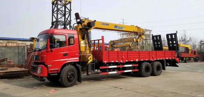 Chine Crane montée sur camion à 2 essieux avec moteur Yuchai pour une manœuvre facile à vendre