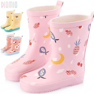 China CUSHIONING cheap price rubber boot inventories carton stocked kids raining boot rainshoes kids wellinton boots in stock for sale