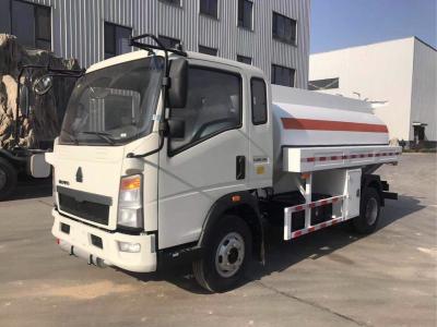 Chine Camion de faible puissance de pétrolier de 4000L 5000L 120HP 4x2 à vendre