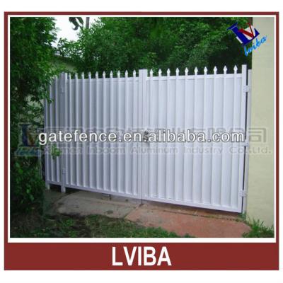 China Easily Assembled Decorative Aluminum Fence Gate in White Color for sale