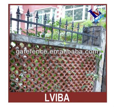 China Easily Assembled Steel Picket Aluminum Spear Wall Fence , Wrought Iron Like Spear Fence Wall Fences PVC Taste for sale