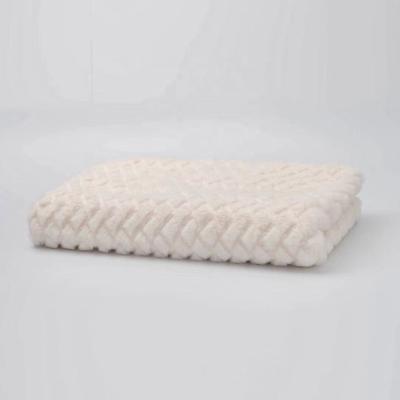 China New Design Jacquard Warm High Quality White Fluffy Faux Fur Super Soft Velvet Fleece Blanket for sale