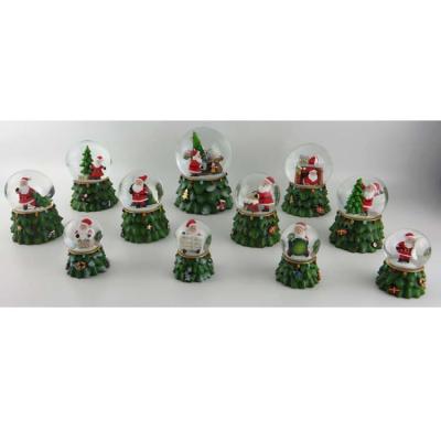 China Europe Shape Unique Santa Claus Snow Ball Resin Custom Christmas Tree Snow Globe for sale