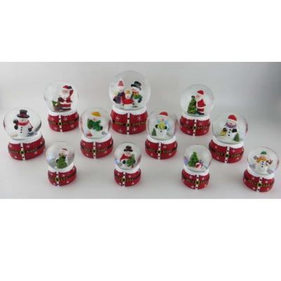 China Custom Polyresin Craft Christmas Gift Snowman Santa Snow Globe From Europe Factory for sale