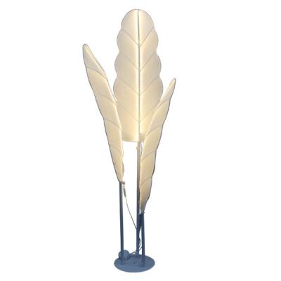 China Romantic Gorgeous Wedding Creative Light Stands Feather Shape Road Lead Lamp For Wedding Stage Party for sale