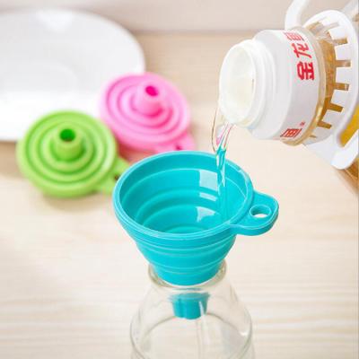 China Viable Hot Selling Amazon Food Grade Kitchen Silicone Collapsible Cookware Accessories Collapsible Cookware Funnel for sale