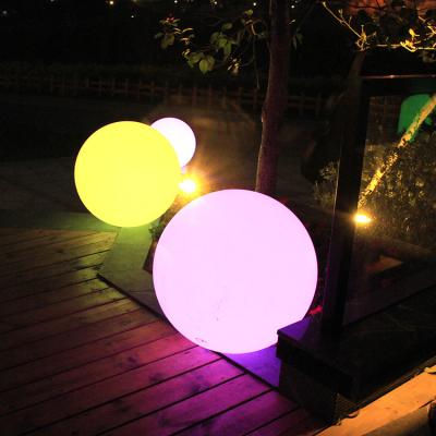 China Remote Control Garden RGB Color Changing Waterproof Plastic Illuminated Led Solar Outdoor Garden Ball for sale