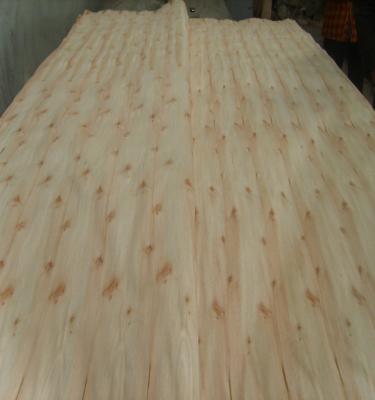 China Rotary Cut 4X8 Eucalyptus Veneer Wood Veneer Furniture Panel 2mm Natural Wood Veneer 1270MM*640MM for sale