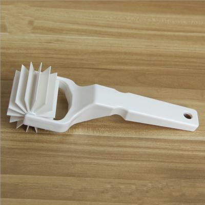 China HOME KITCHEN BEAR CLAW CUTTER ROLLER COOKING ROLLER LATTICE PASTRY ROLLER PLASTIC ROLLER for sale