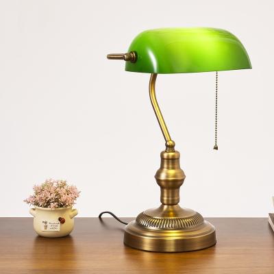 China Traditional Style Antique Brass Base Library Bankers Lamp With Emerald Glass Green Shade Vintage Desk Table Light for sale