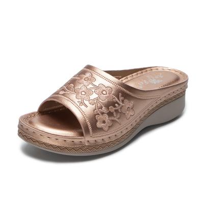 China 2022 Fashion Trend Boutique Wholesale Women's Wedge Luxury Sandal Breathable Sandal for sale