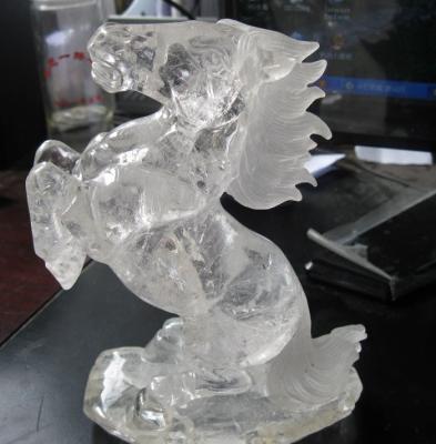 China Europe natural rock crystal horse carvings, crystal carving ornaments, crystal horse carving for sale