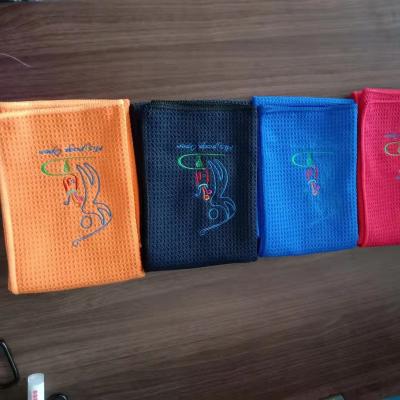 China Custom Printed Viable Cotton Golf Material Quick Dry Towel With Grommet And White Golf Playbrush Printing Golf Towels for sale