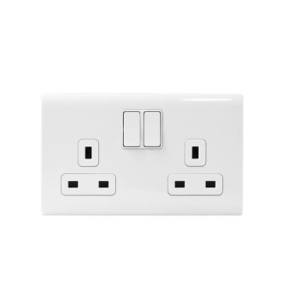 China Classic British Wall Socket 13A 250V Single Pole Switched BS Socket Outlets 2 Strip White Safe Wall Socket for sale