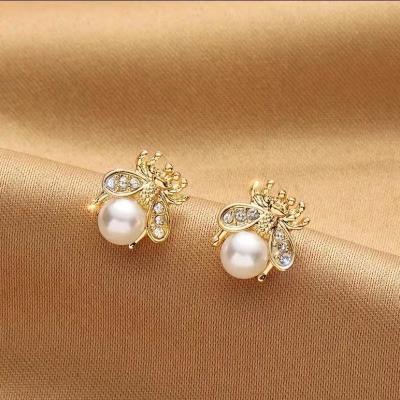 China Wholesale romantic cute animal temperament bee earrings gold circle small earrings for sale