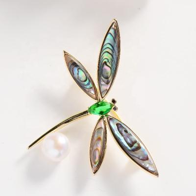 China 2022 Fashion Brass Luxury Wholesale Elegant Shell Pearl Dragonfly Freshwater Brooch Jewelry Accessories for sale