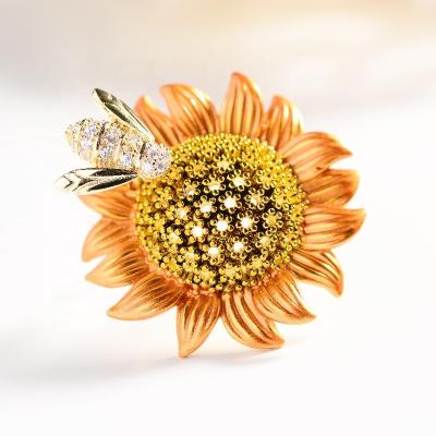 China 2022 New Design Jewelry Gift Unique Brass Sunflower Bee Zircon Brooch Fashion Accessories for sale