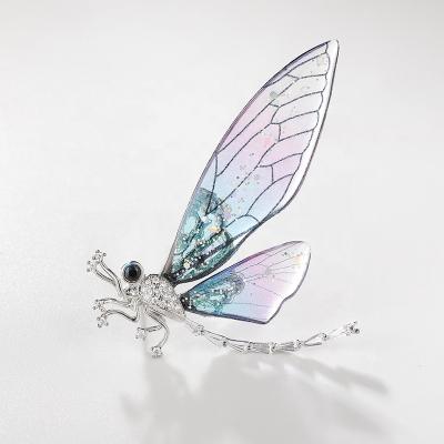 China Wholesale Custom Fashion Jewelry Accessories Cartoon Insect Brass Color Gradient Dragonfly Brooch Pin for sale