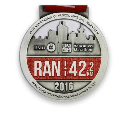 中国 High-quality wholesale 3D custom zinc alloy die-casting metal marathon sports MEDALS 販売のため