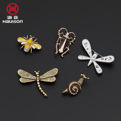 Chine Chinese Factory Hot Sale diamond enamel metal Insect jewelry pins rhinestone crystal snail brooch à vendre