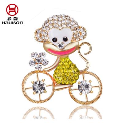 China wholesales cheap rhinestone crystal animal monkey metal brooch for Women Te koop