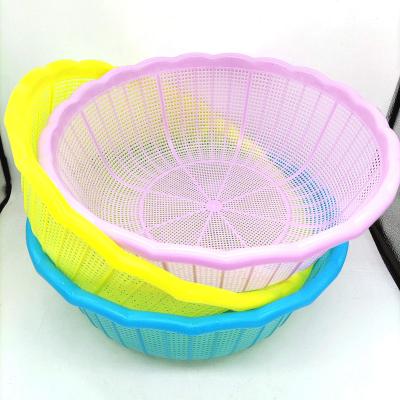 China Sustainable Household Vegetable Washing Basin Hollow Plastic Kitchen Storage Basket Multifunctional Round Drain Basket for sale