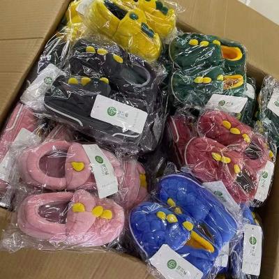 China New Children's Lightweight Winter Warm Plush Slippers With Fur Fashionable Cheap Wholesale Kids Shoes Casual Indoor Stocks DN1208 for sale