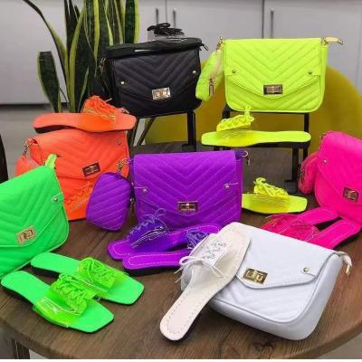 China Damping shoulder wholesale handbags silicone/PVC handbags silicone/PVC women's handbags luxury candy jelly purse for sale