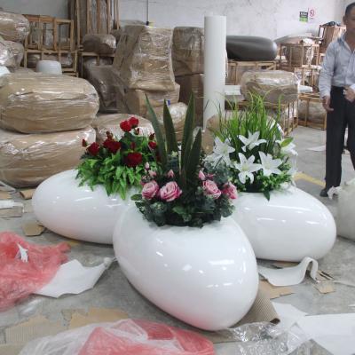 Cina Modern Outdoor Fiberglass Decor Garden Planter Pot Fiberglass Drip Pot Decor Garden Planter Flower Pot in vendita