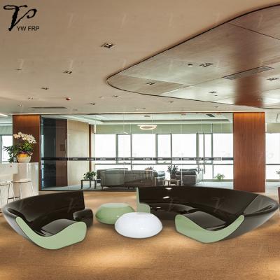 中国 Nordic luxury living room divan fiberglass sofa round moon sofa coffee table combination 販売のため