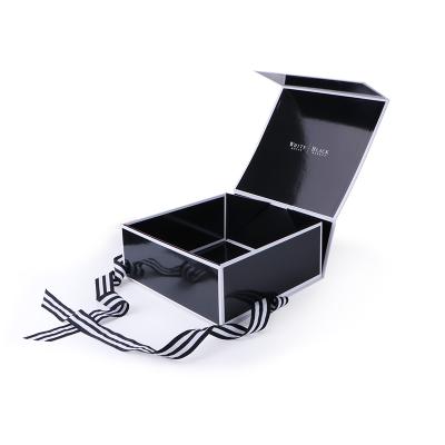 China Recyclable Magnetic Gift Baby For Women Luxury Custom Folding Clothing Box Packaging With Logo for sale